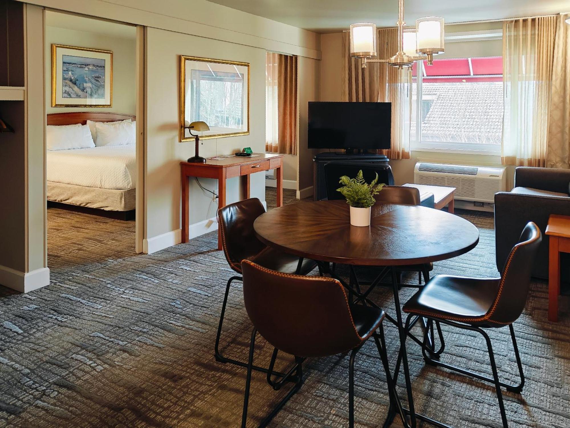 Superior Suite,1765208240:JPEG